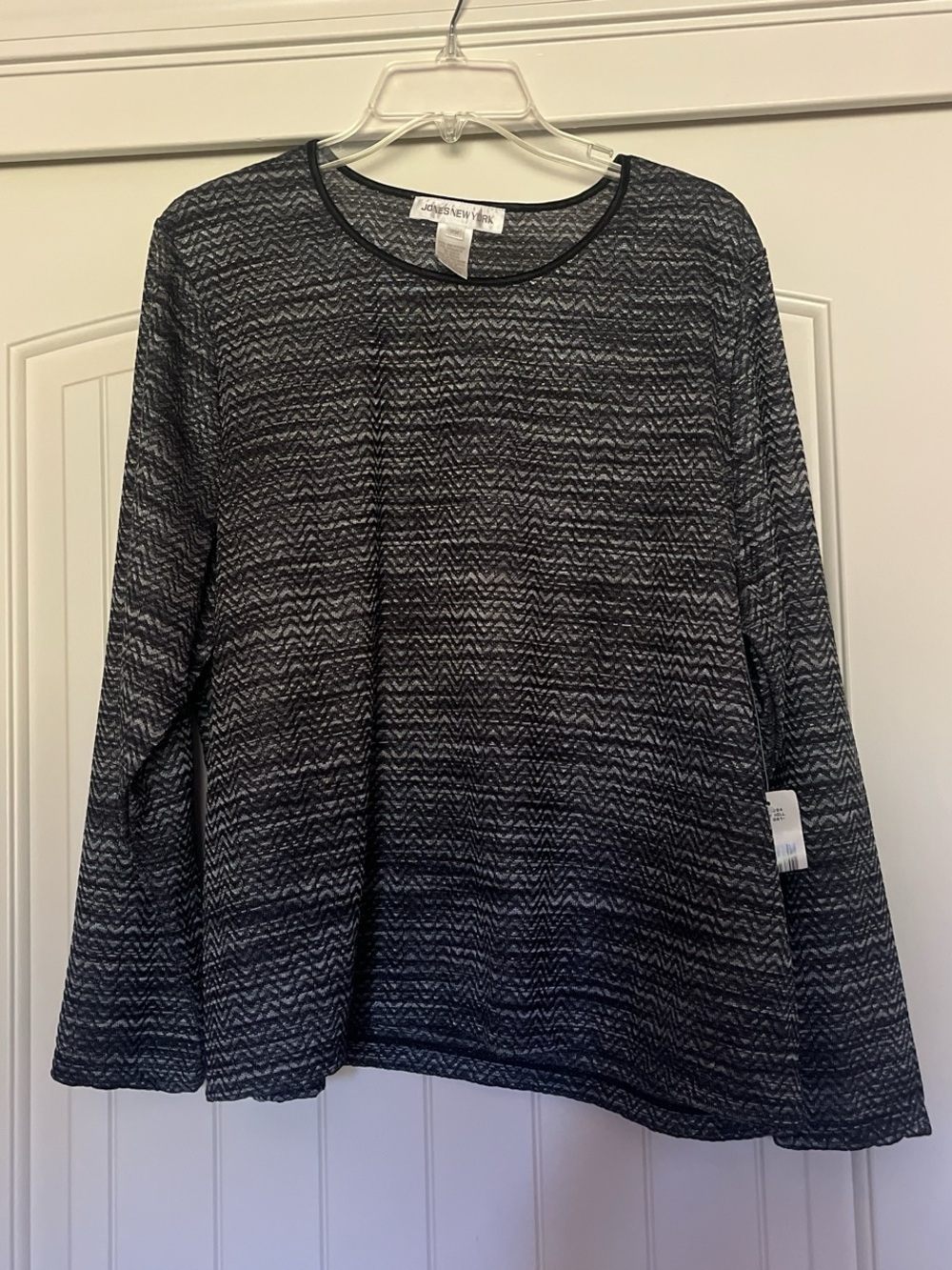 Jones New York Black Chevron-Pattern Long Sleeve Tee